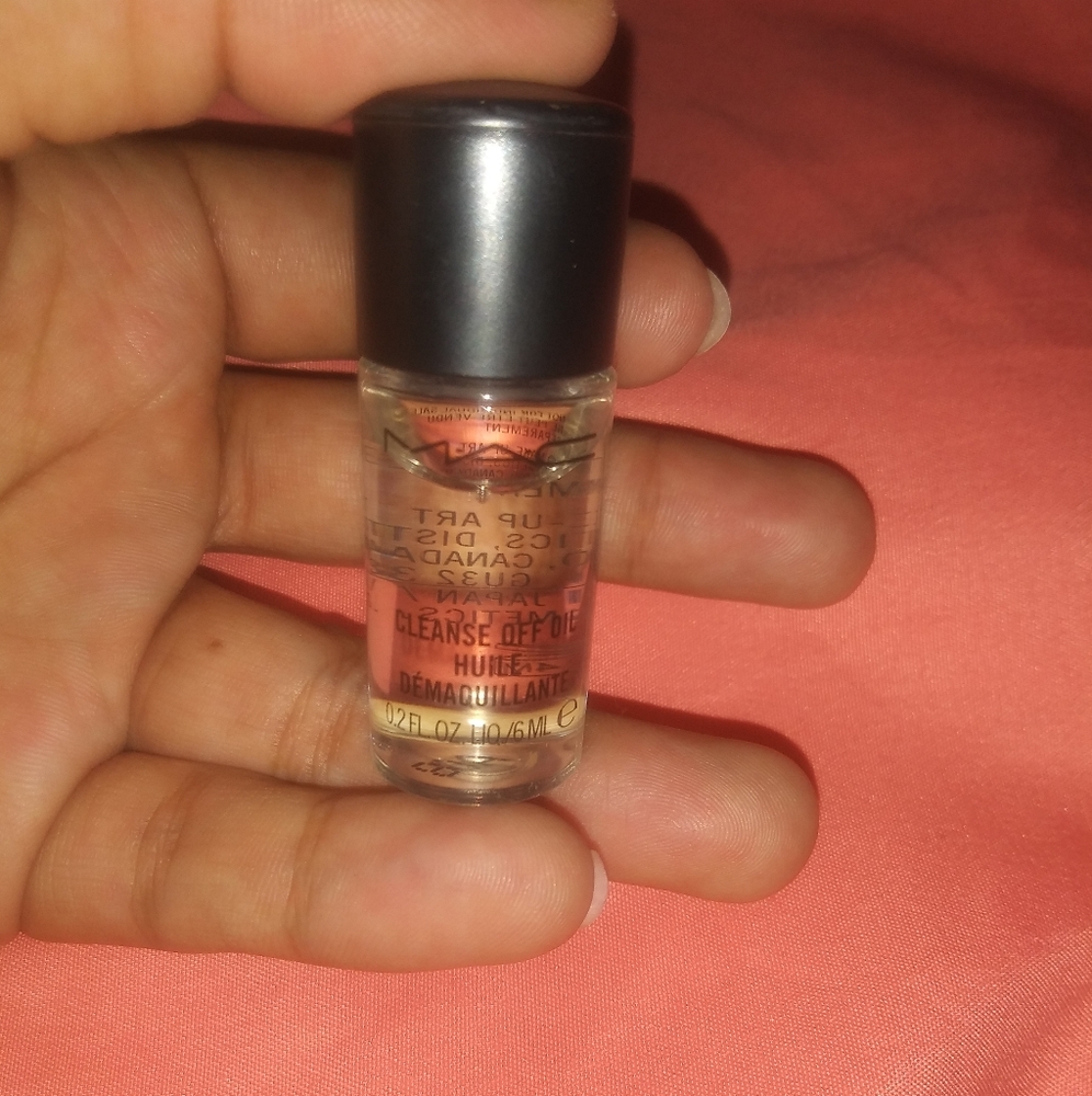 Cleanse off oil by MAC